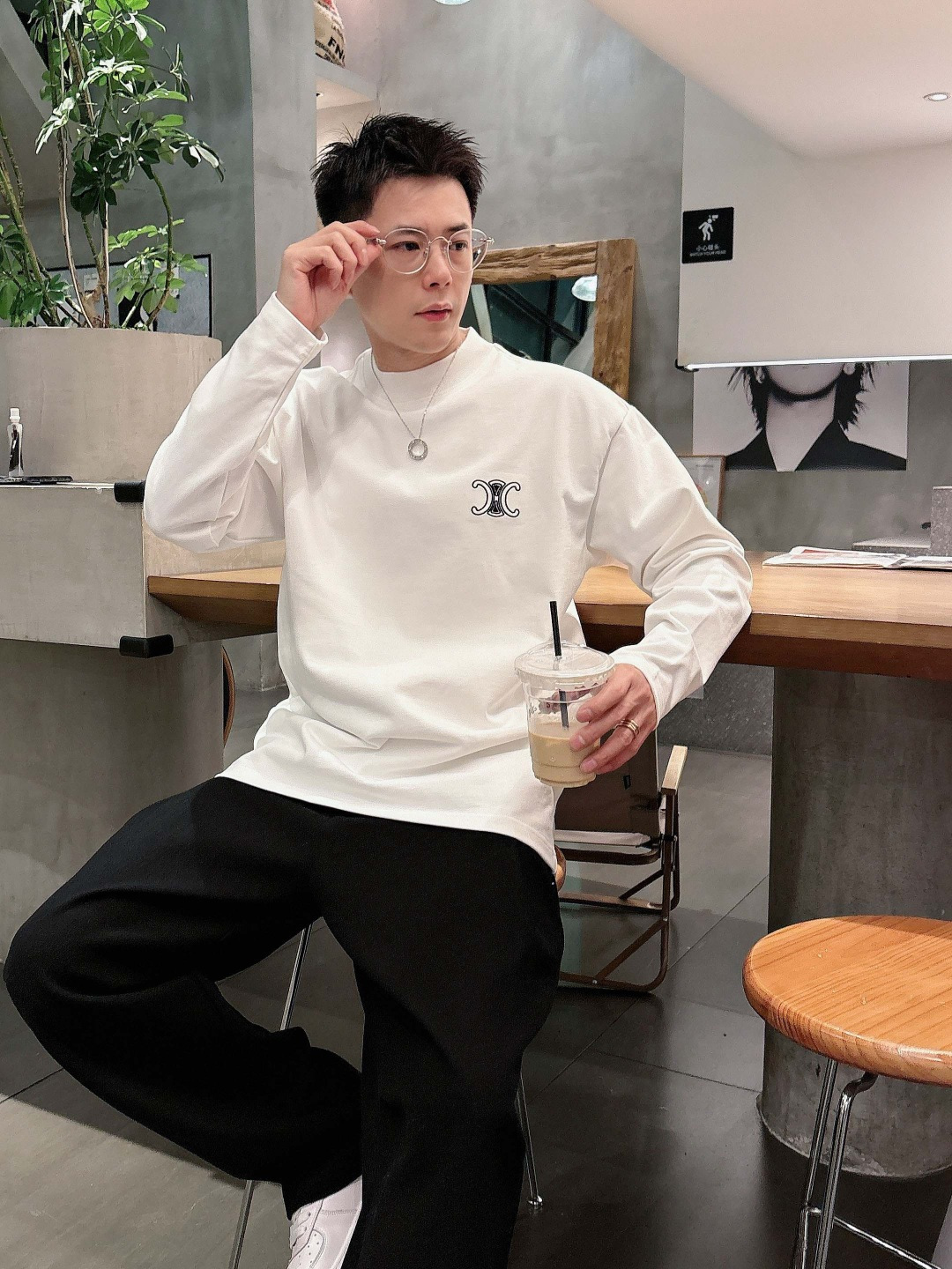 25新款磨毛长袖阔版T恤颜色：黑，白尺码：S-2XL