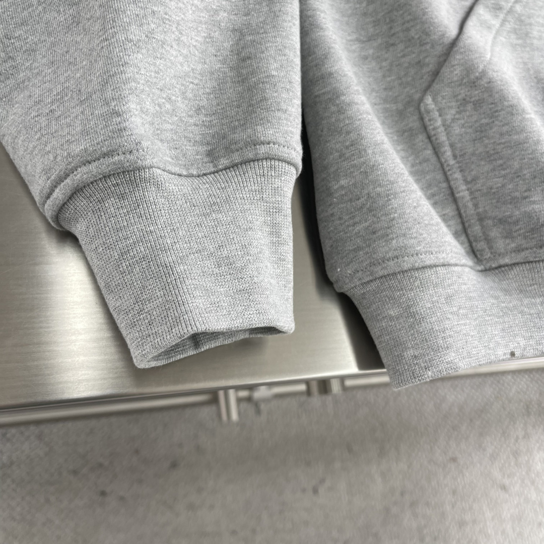 Acne Studio 25秋冬新款拉链帽衫精选进口卫衣面料，弹力舒柔化合，多重水洗预缩处理，轻松应对秋