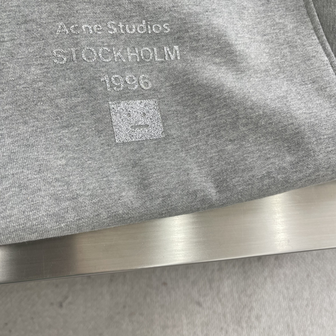 Acne Studio 25秋冬新款拉链帽衫精选进口卫衣面料，弹力舒柔化合，多重水洗预缩处理，轻松应对秋