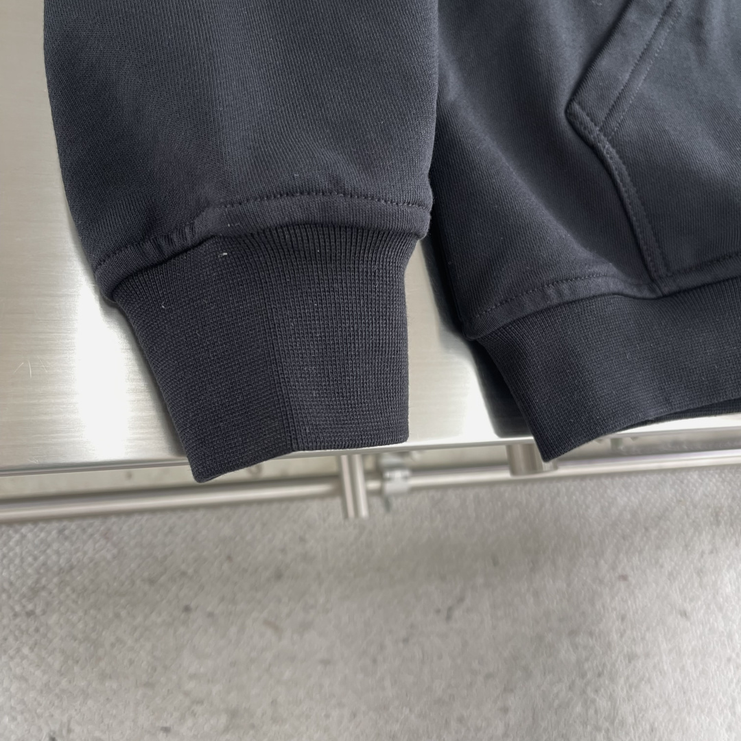 Acne Studio 25秋冬新款拉链帽衫精选进口卫衣面料，弹力舒柔化合，多重水洗预缩处理，轻松应对秋