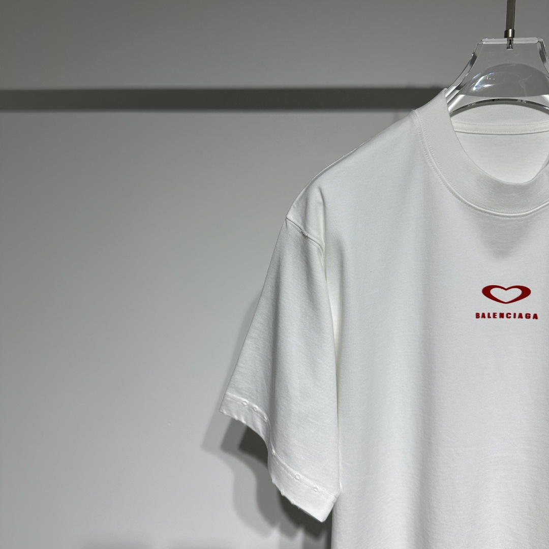BALENCIAGA巴黎世家时尚休闲圆领短袖T恤！宽松版型纯棉材质！品牌字母logo爱心💗立体胶印工艺！