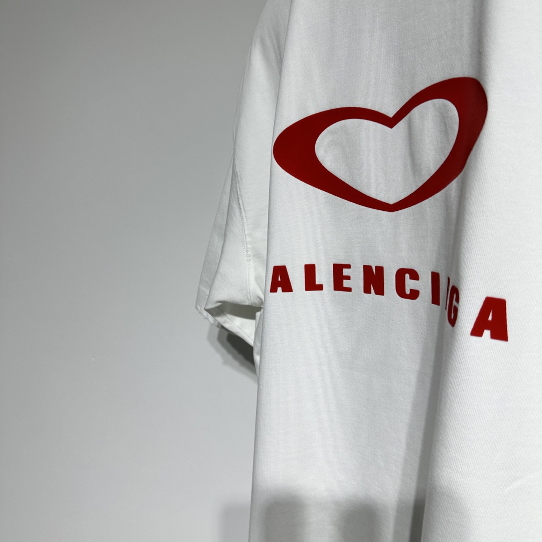 BALENCIAGA巴黎世家时尚休闲圆领短袖T恤！宽松版型纯棉材质！品牌字母logo爱心💗立体胶印工艺！