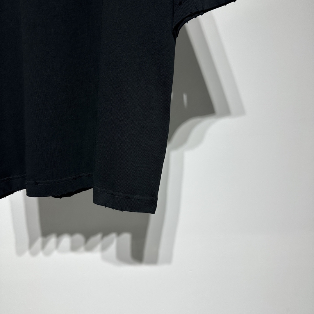 BALENCIAGA巴黎世家时尚休闲圆领短袖T恤！宽松版型纯棉材质！品牌字母logo爱心💗立体胶印工艺！