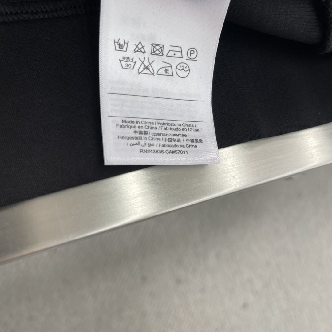 mon 2025秋冬卫衣系列尺码: M-5XL 正常版型工艺：棉莫代尔空气层。采用丝光工艺处理的双面结构