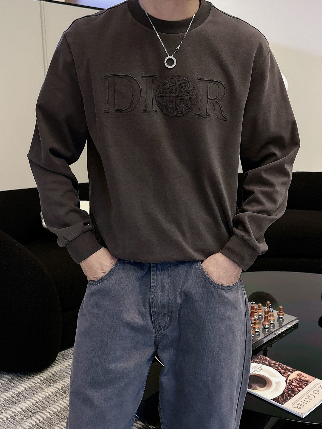 Dio 2025秋冬系列休闲长袖T恤码数：M-5XL 微阔版型潮流罗马磨毛。面料表面刷毛做磨毛工艺与特殊
