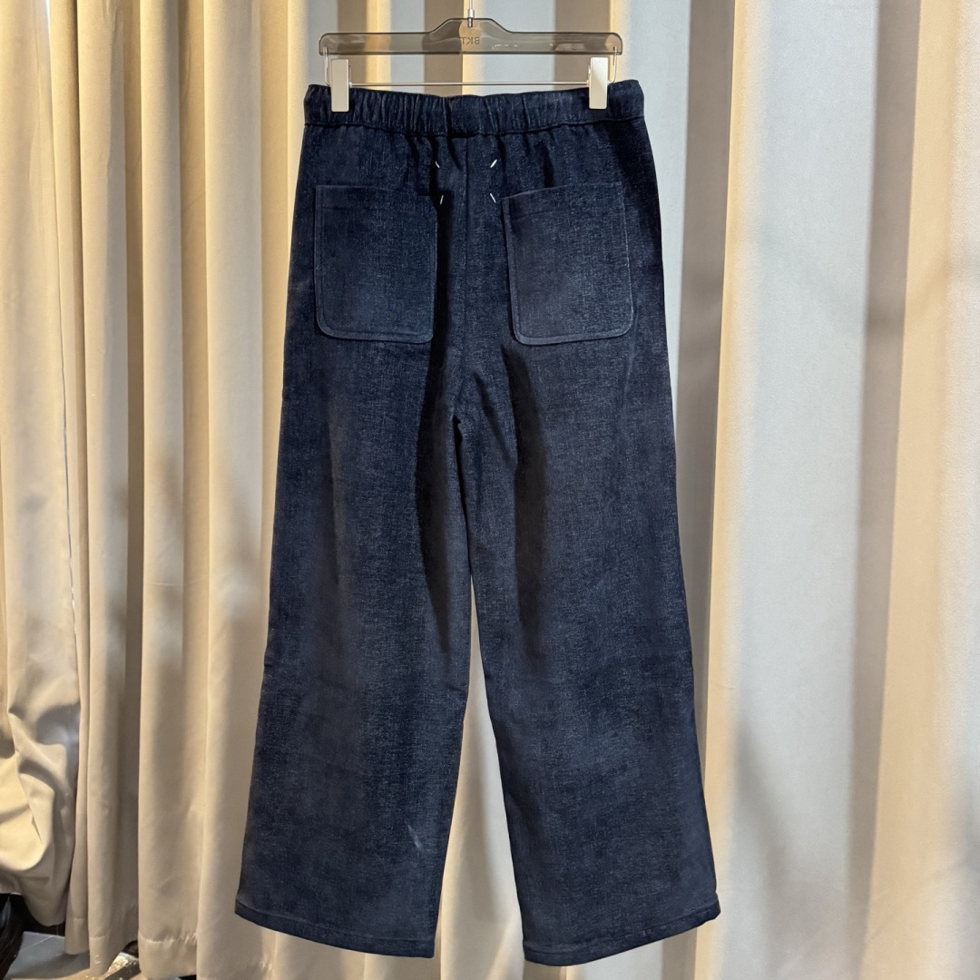 MM6🌟秋冬新款休闲裤🆕采用优质面料，具有质感，松紧腰带设计，超级时尚洋气！码数：S-XL 男女同款（加