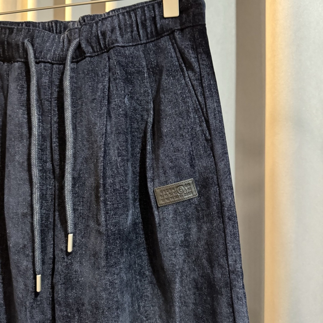 MM6🌟秋冬新款休闲裤🆕采用优质面料，具有质感，松紧腰带设计，超级时尚洋气！码数：S-XL 男女同款（加