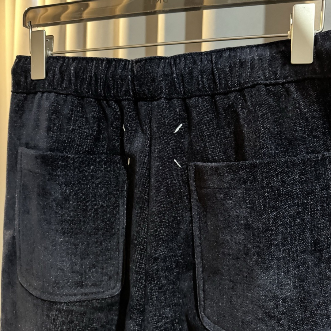 MM6🌟秋冬新款休闲裤🆕采用优质面料，具有质感，松紧腰带设计，超级时尚洋气！码数：S-XL 男女同款（加