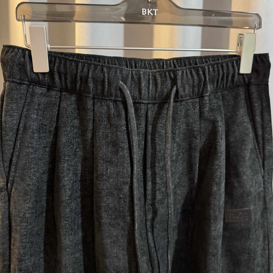 MM6🌟秋冬新款休闲裤🆕采用优质面料，具有质感，松紧腰带设计，超级时尚洋气！码数：S-XL 男女同款（加