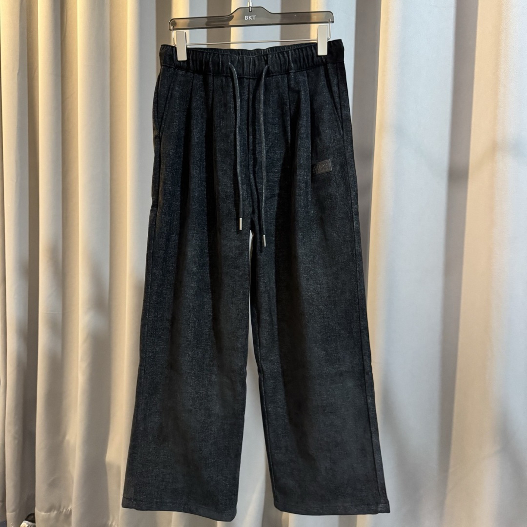 MM6🌟秋冬新款休闲裤🆕采用优质面料，具有质感，松紧腰带设计，超级时尚洋气！码数：S-XL 男女同款（加