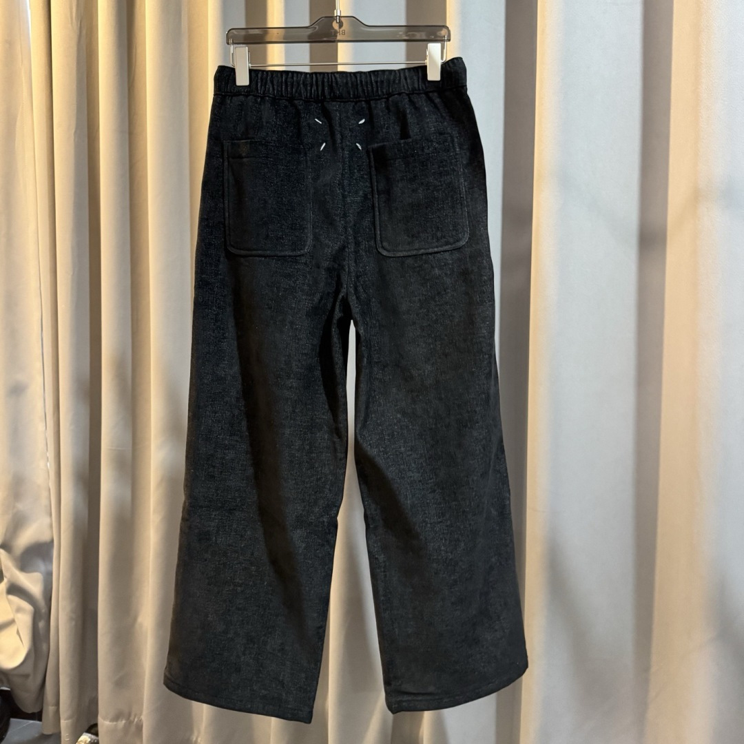 MM6🌟秋冬新款休闲裤🆕采用优质面料，具有质感，松紧腰带设计，超级时尚洋气！码数：S-XL 男女同款（加