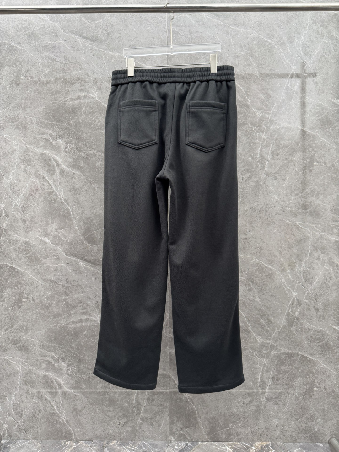 普家🌈🌈新款加绒休闲裤，采用480克超柔呢子料，复合奥粒绒，带子logo设计，面料富有肉感。舒适保暖轻肤