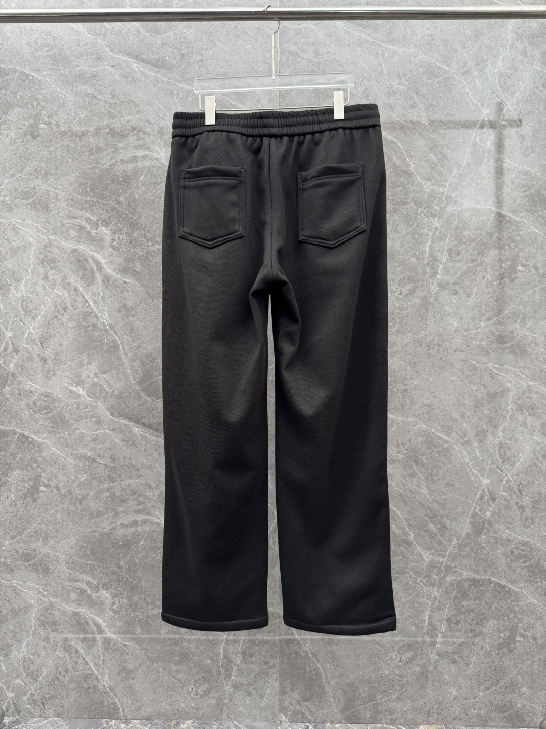 普家🌈🌈新款加绒休闲裤，采用480克超柔呢子料，复合奥粒绒，带子logo设计，面料富有肉感。舒适保暖轻肤