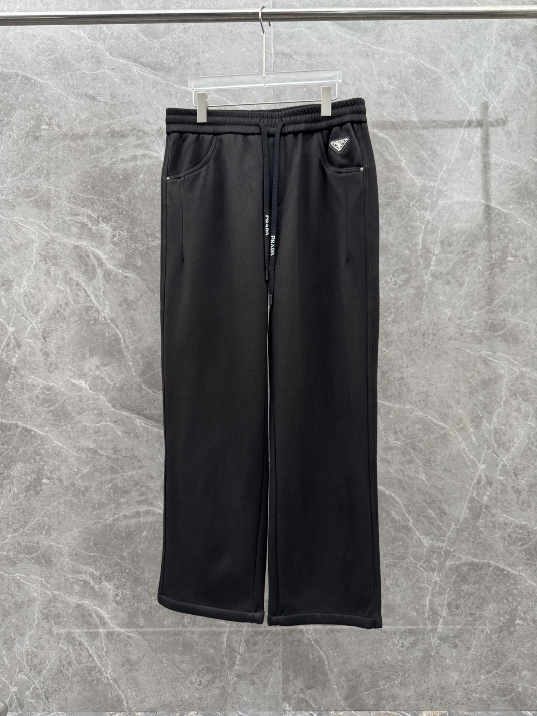 普家🌈🌈新款加绒休闲裤，采用480克超柔呢子料，复合奥粒绒，带子logo设计，面料富有肉感。舒适保暖轻肤