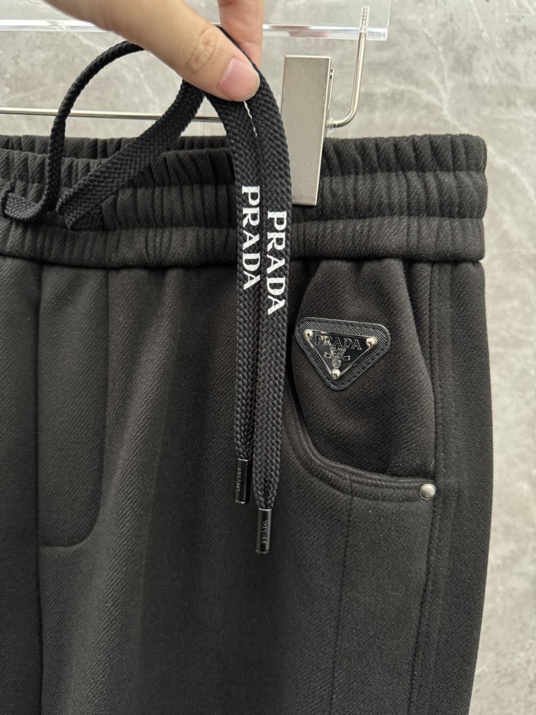 普家🌈🌈新款加绒休闲裤，采用480克超柔呢子料，复合奥粒绒，带子logo设计，面料富有肉感。舒适保暖轻肤