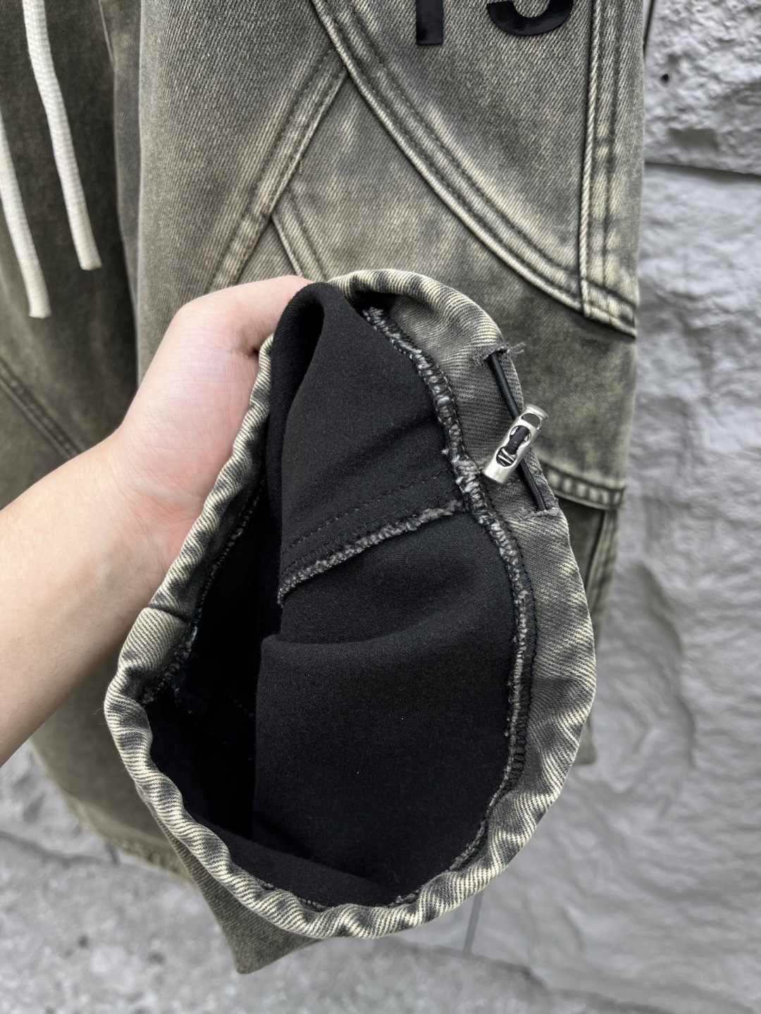 Y.3 🔥🔥冬季新款加绒休闲裤，采用优质斜纹棉布面料，整体水洗超级好看炫酷！两侧口袋设计搭配品牌标识，设