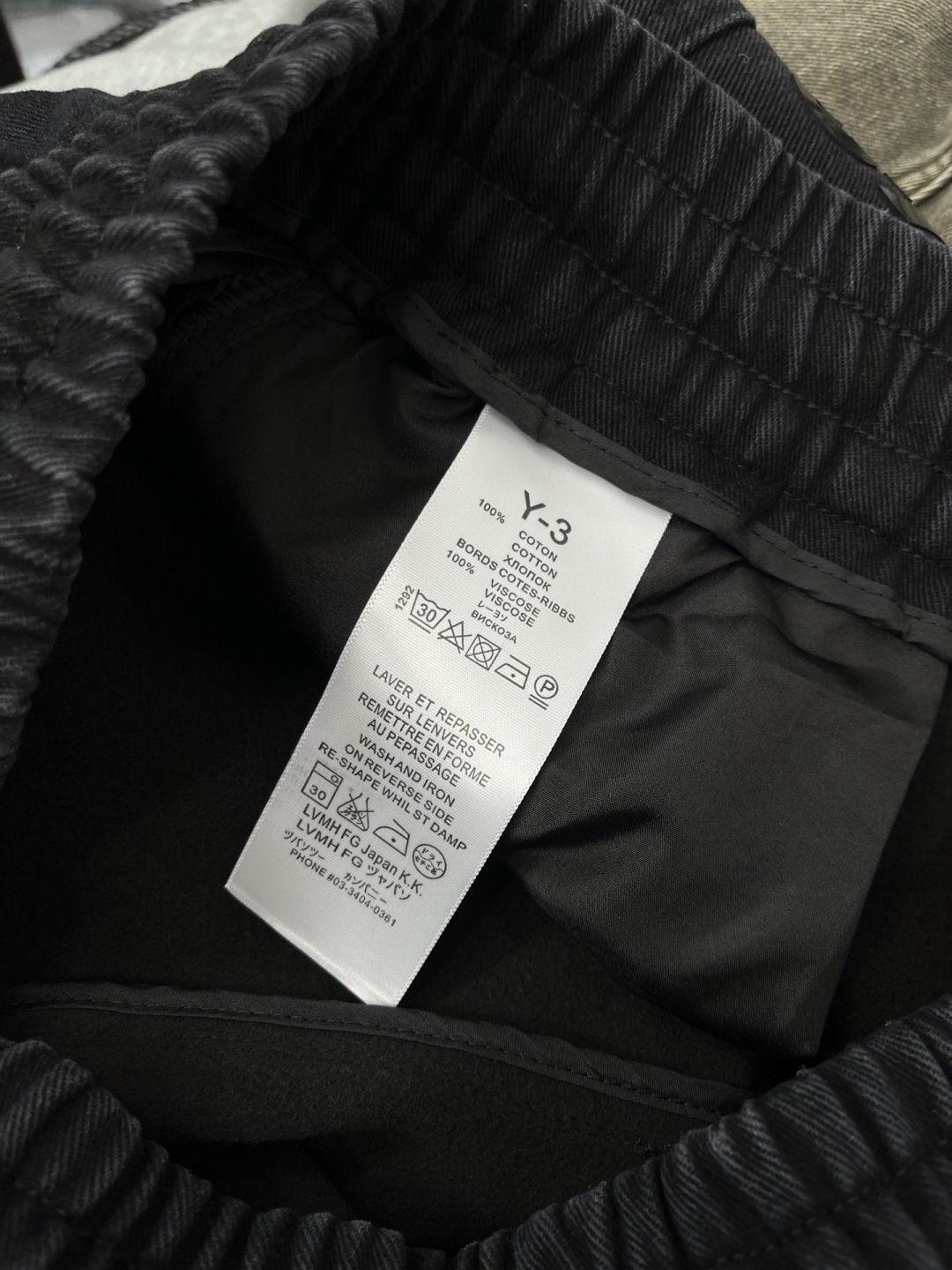Y.3 🔥🔥冬季新款加绒休闲裤，采用优质斜纹棉布面料，整体水洗超级好看炫酷！两侧口袋设计搭配品牌标识，设