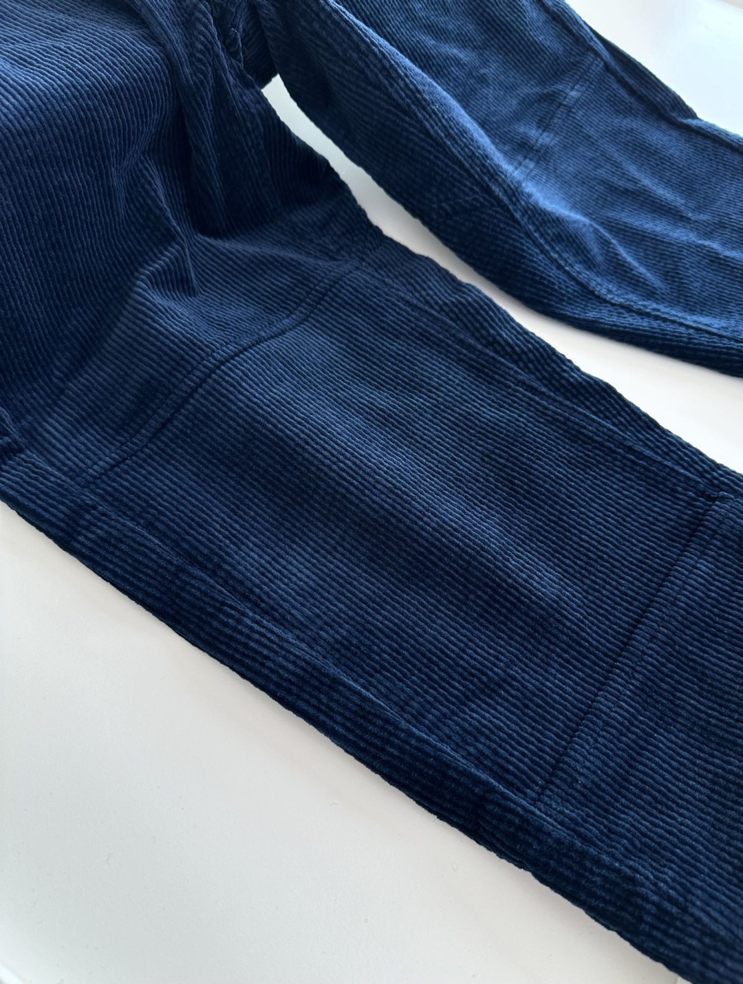 MON**ER蒙*口 2025秋冬 全品相订单 松紧腰收脚男士灯芯绒休闲裤 经典的休闲运动款式 后口袋铭