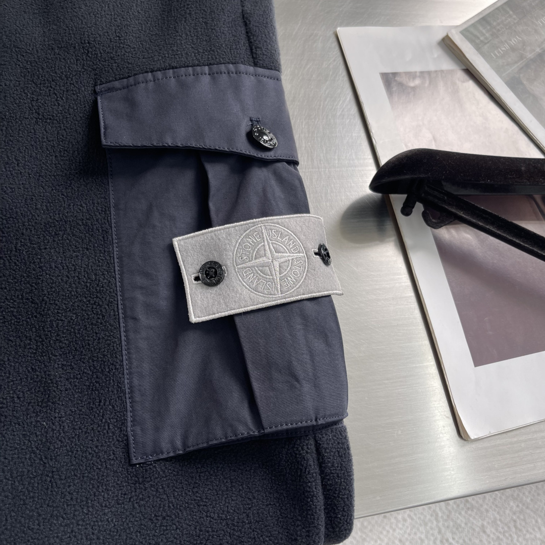 Stone Island 2025秋冬系列休闲卫裤尺码：M-3XL 直筒版型工艺：新量化摇粒绒侧边做刺绣