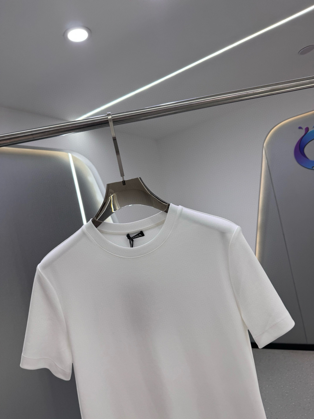 （M-XXXL）杰*亚2025早秋新品厚款素版修身款短袖T恤；定制260克专属高密水柔棉面料，真正能够做