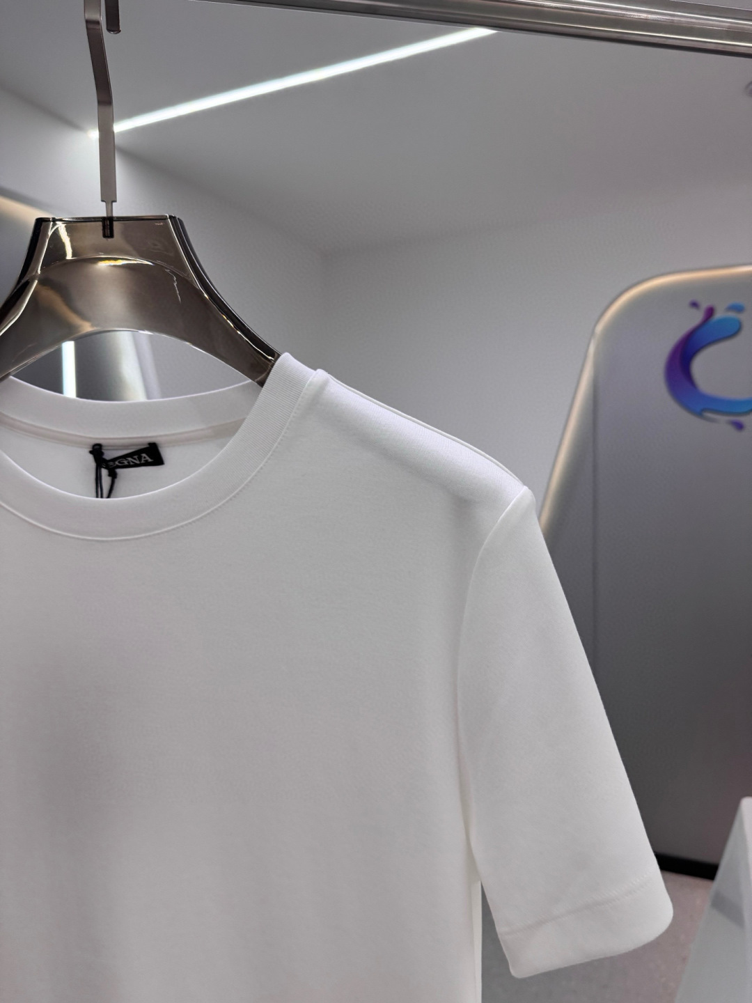 （M-XXXL）杰*亚2025早秋新品厚款素版修身款短袖T恤；定制260克专属高密水柔棉面料，真正能够做