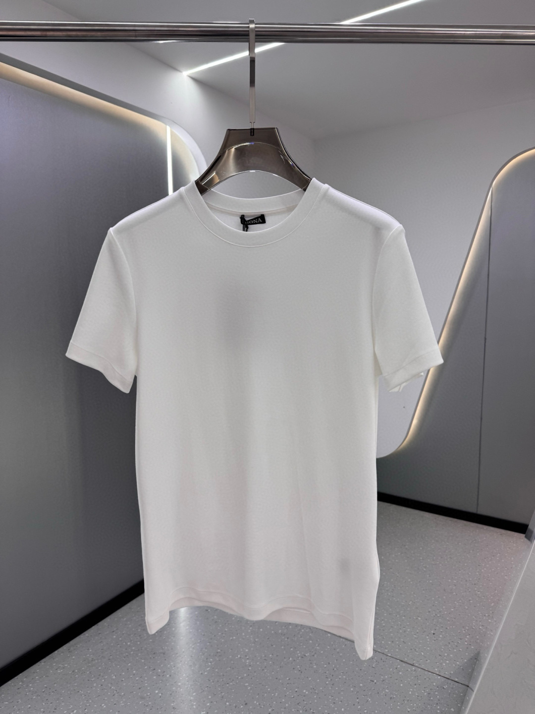 （M-XXXL）杰*亚2025早秋新品厚款素版修身款短袖T恤；定制260克专属高密水柔棉面料，真正能够做