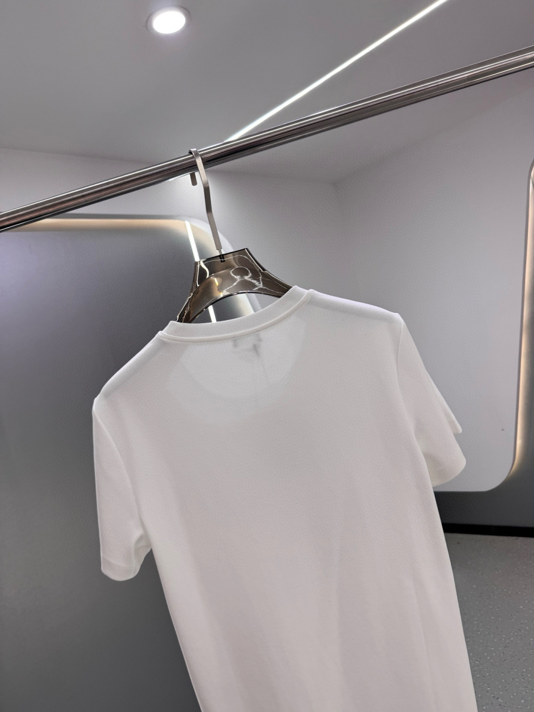 （M-XXXL）杰*亚2025早秋新品厚款素版修身款短袖T恤；定制260克专属高密水柔棉面料，真正能够做