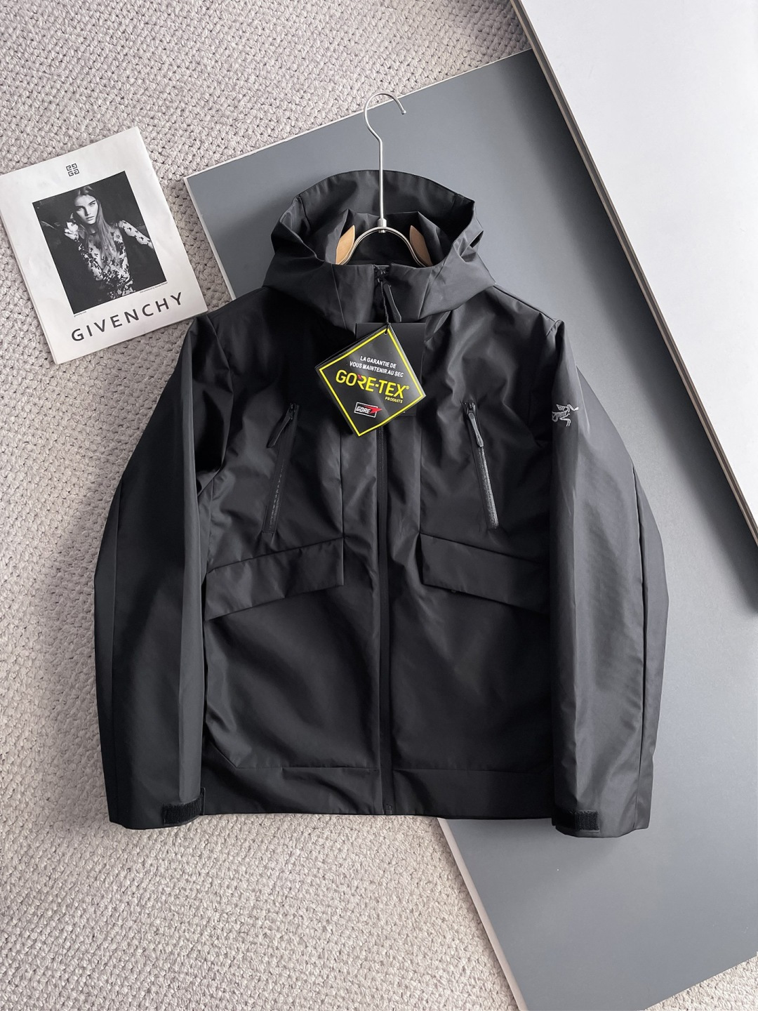 始祖鸟 官网同款，提前发售！2025ss开秋新款男士夹克外套，原单三标齐全高端版本！带隐藏帽，专柜定制面