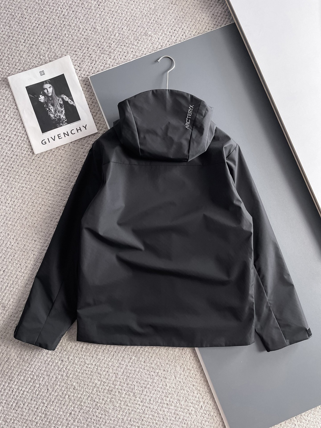 始祖鸟 官网同款，提前发售！2025ss开秋新款男士夹克外套，原单三标齐全高端版本！带隐藏帽，专柜定制面