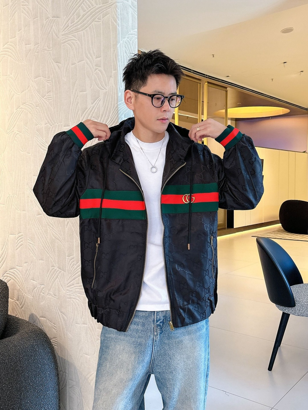 古奇 2025秋季新款夹克外套，秀场新品‼品相非常完美，舒适保暖，三标齐全色泽饱满诱人，非常出彩的设计，