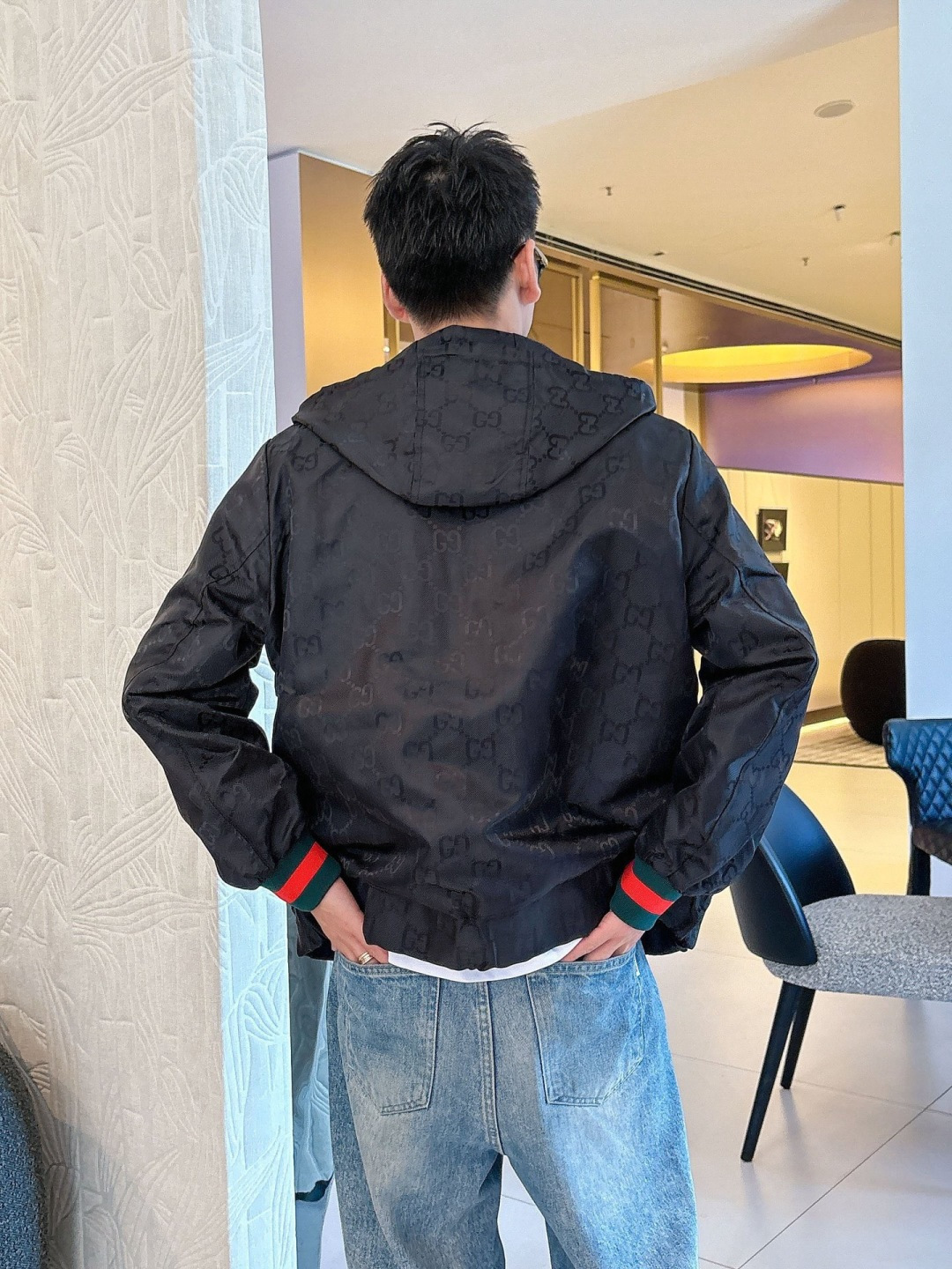 古奇 2025秋季新款夹克外套，秀场新品‼品相非常完美，舒适保暖，三标齐全色泽饱满诱人，非常出彩的设计，