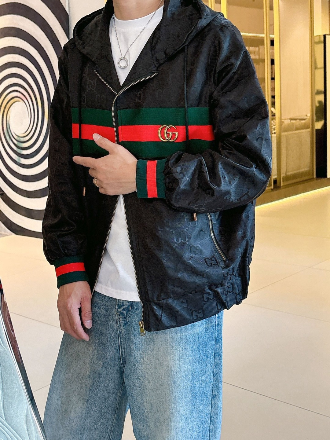 古奇 2025秋季新款夹克外套，秀场新品‼品相非常完美，舒适保暖，三标齐全色泽饱满诱人，非常出彩的设计，