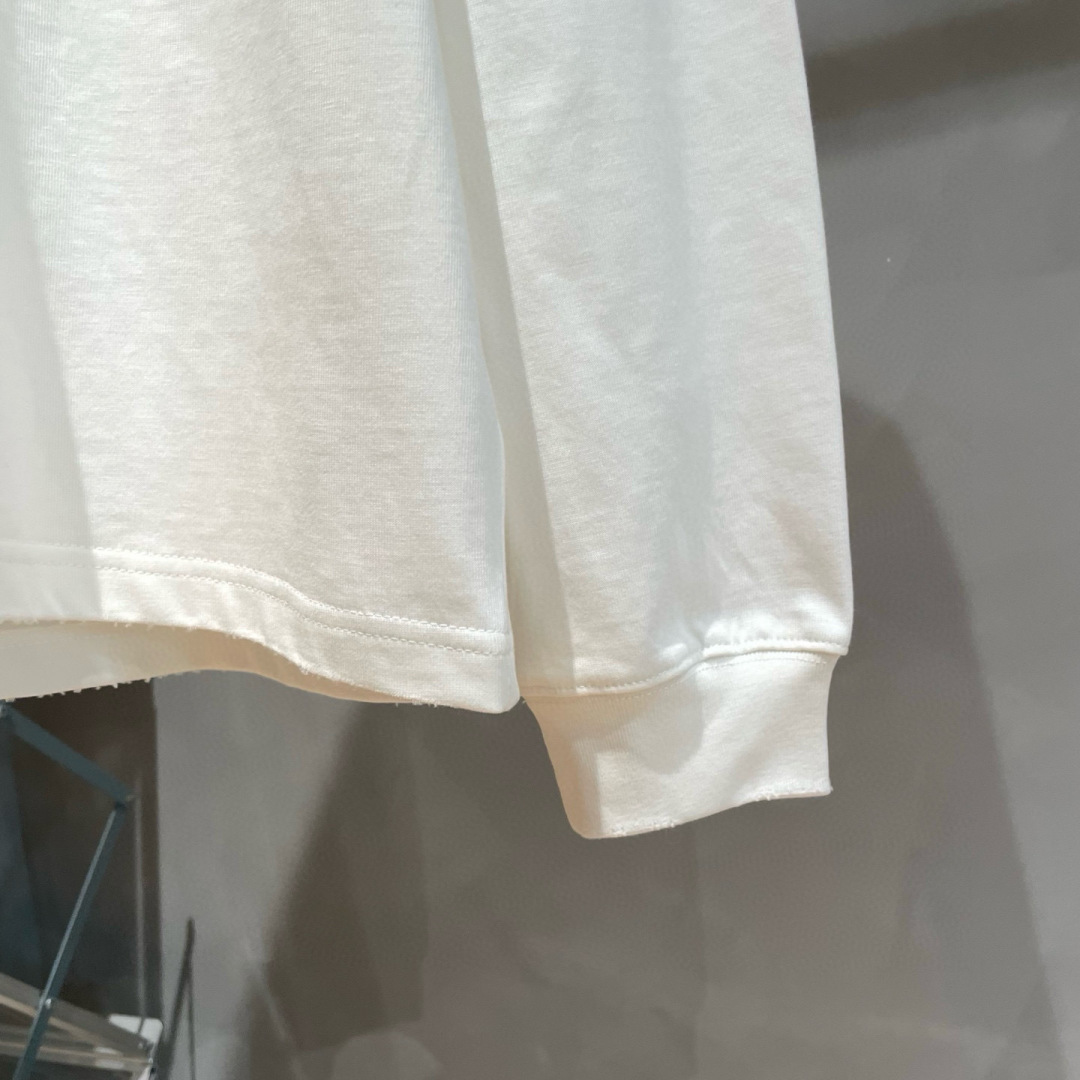 alo🌟新款秋季长袖🆕采用优质面料，手感细腻，搭配logo品牌标识，超级时尚洋气！码数:XS-XL 男女