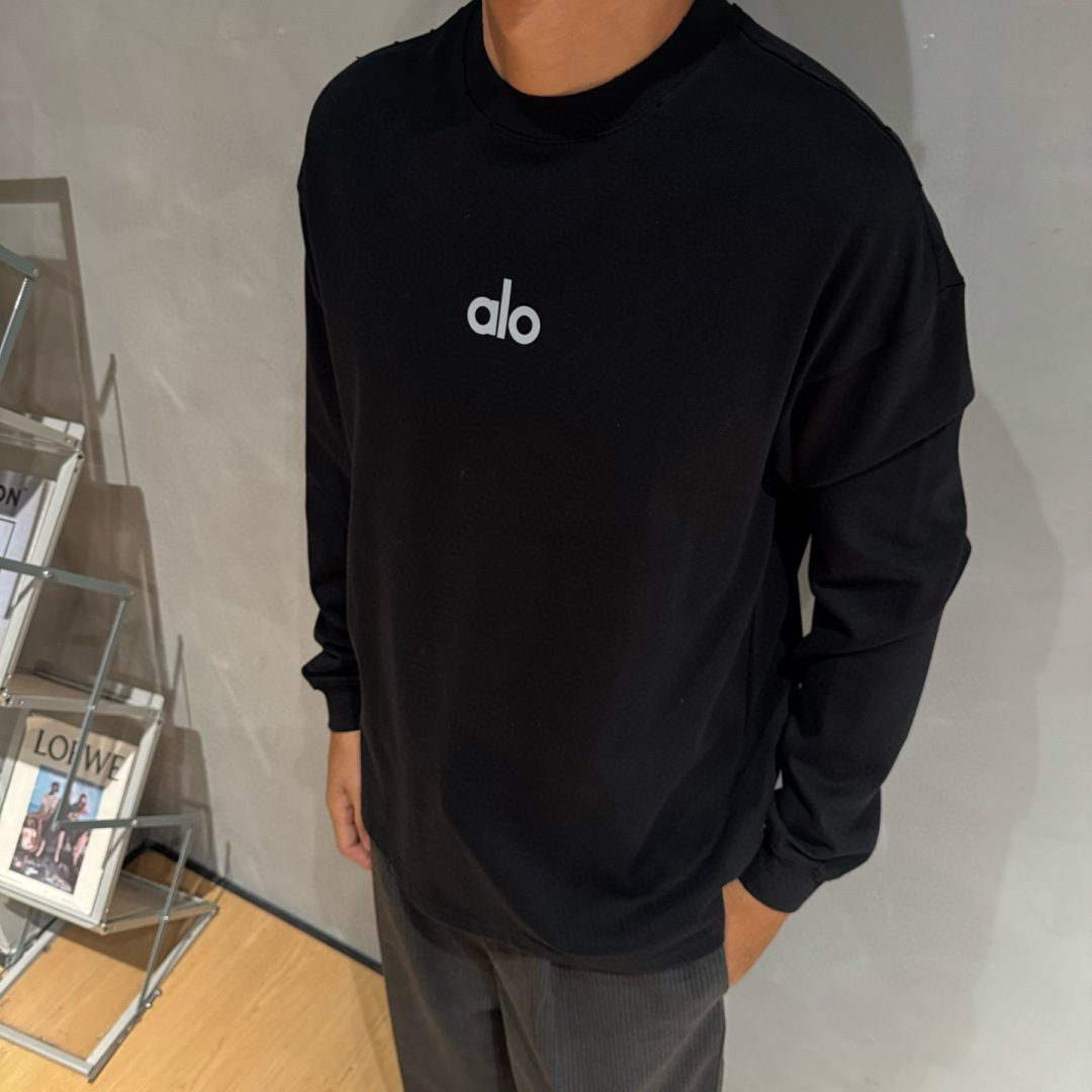 alo🌟新款秋季长袖🆕采用优质面料，手感细腻，搭配logo品牌标识，超级时尚洋气！码数:XS-XL 男女