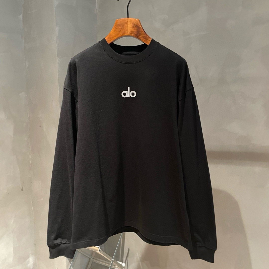 alo🌟新款秋季长袖🆕采用优质面料，手感细腻，搭配logo品牌标识，超级时尚洋气！码数:XS-XL 男女