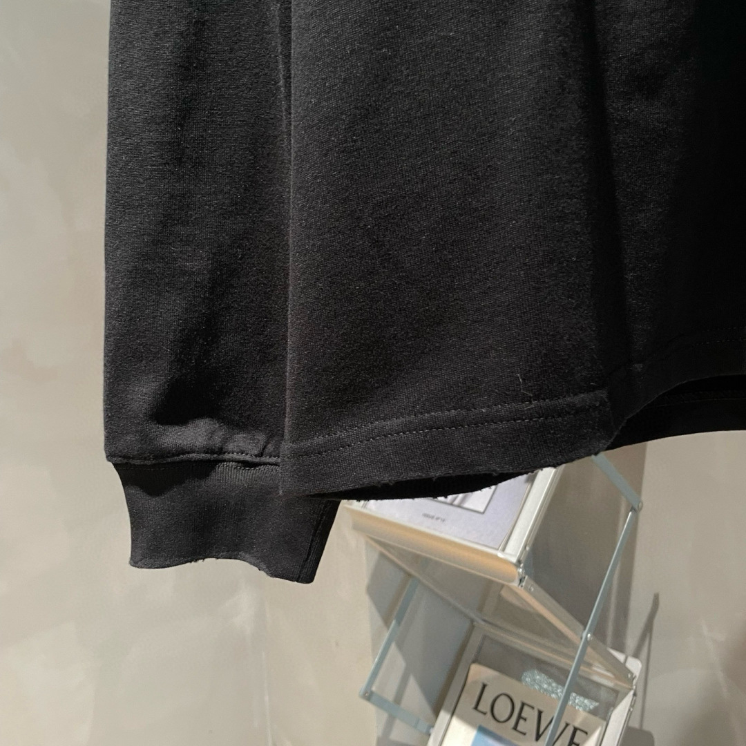 alo🌟新款秋季长袖🆕采用优质面料，手感细腻，搭配logo品牌标识，超级时尚洋气！码数:XS-XL 男女