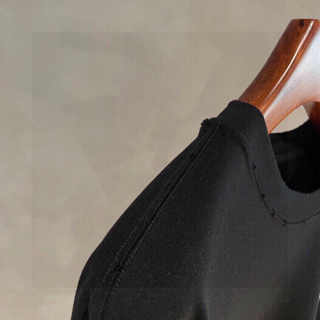 秋季新款Y3🌟，新款长袖，面料采用顶级原版精梳棉洗水面料，印花设计logo，时尚流，顶级的做工，高端品质