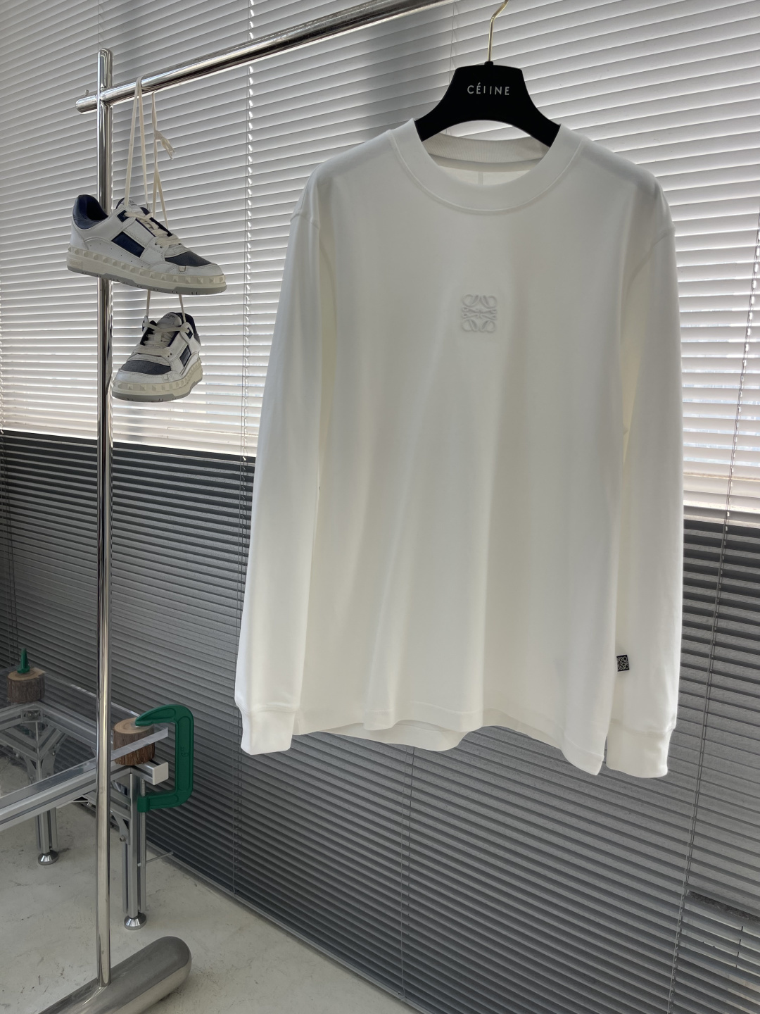 LOEW 2025秋冬系列长袖打底衫码数：M-5XL 微阔版型潮流罗马磨毛。面料表面刷毛做磨毛工艺与特殊