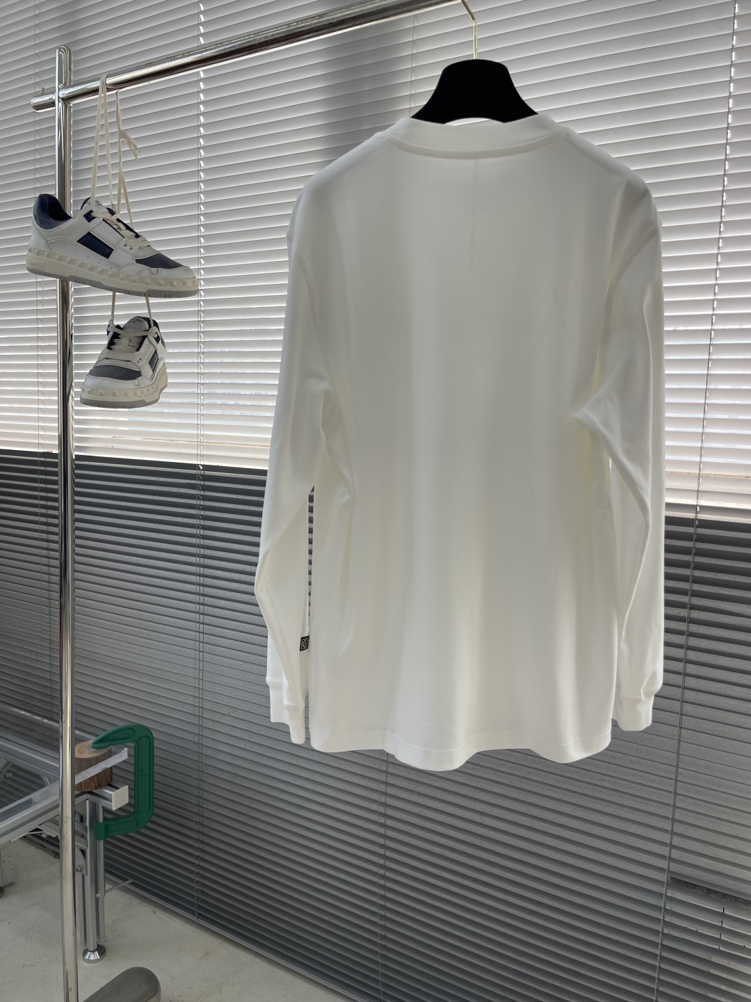 LOEW 2025秋冬系列长袖打底衫码数：M-5XL 微阔版型潮流罗马磨毛。面料表面刷毛做磨毛工艺与特殊