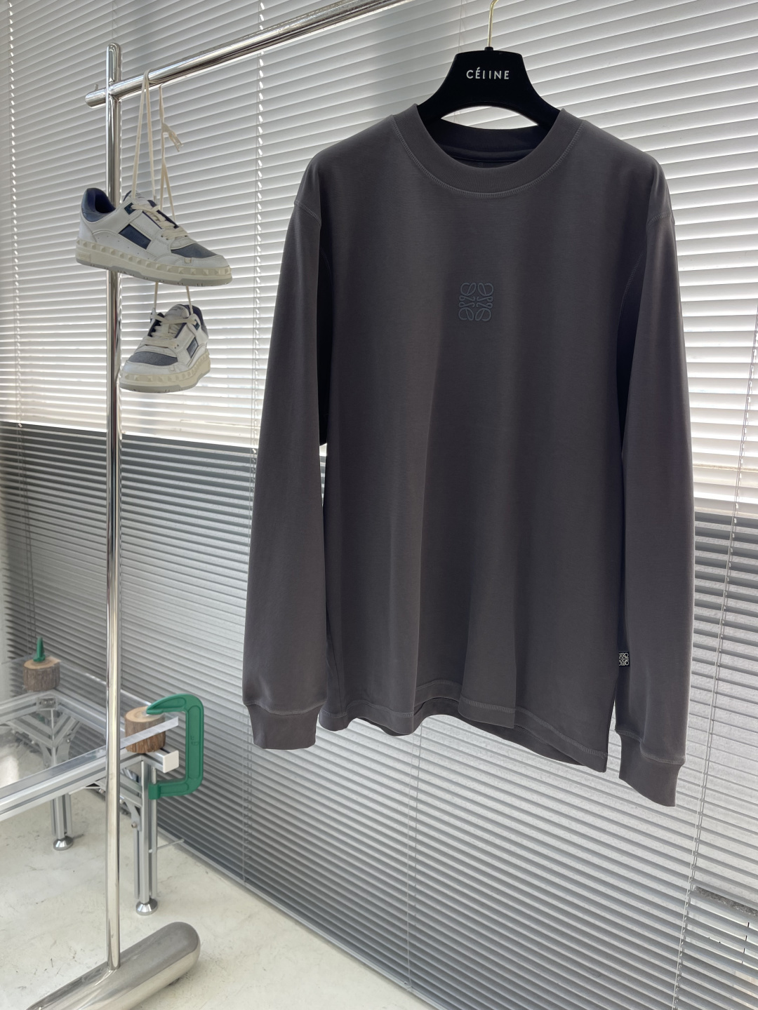 LOEW 2025秋冬系列长袖打底衫码数：M-5XL 微阔版型潮流罗马磨毛。面料表面刷毛做磨毛工艺与特殊