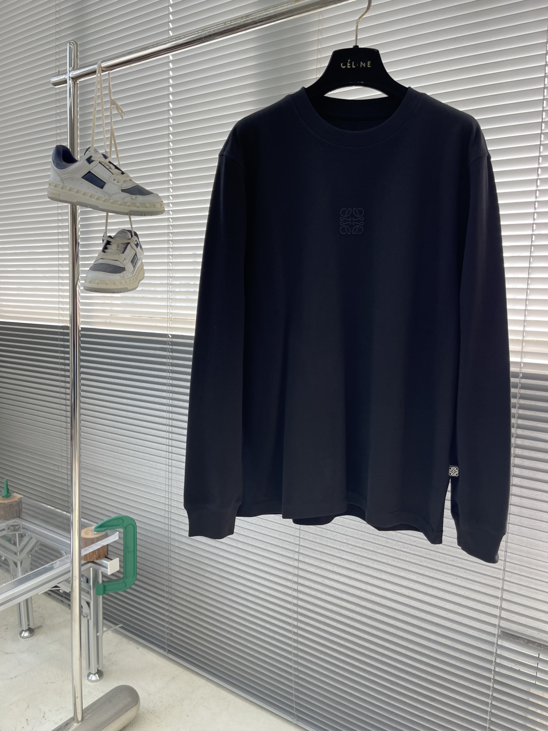 LOEW 2025秋冬系列长袖打底衫码数：M-5XL 微阔版型潮流罗马磨毛。面料表面刷毛做磨毛工艺与特殊