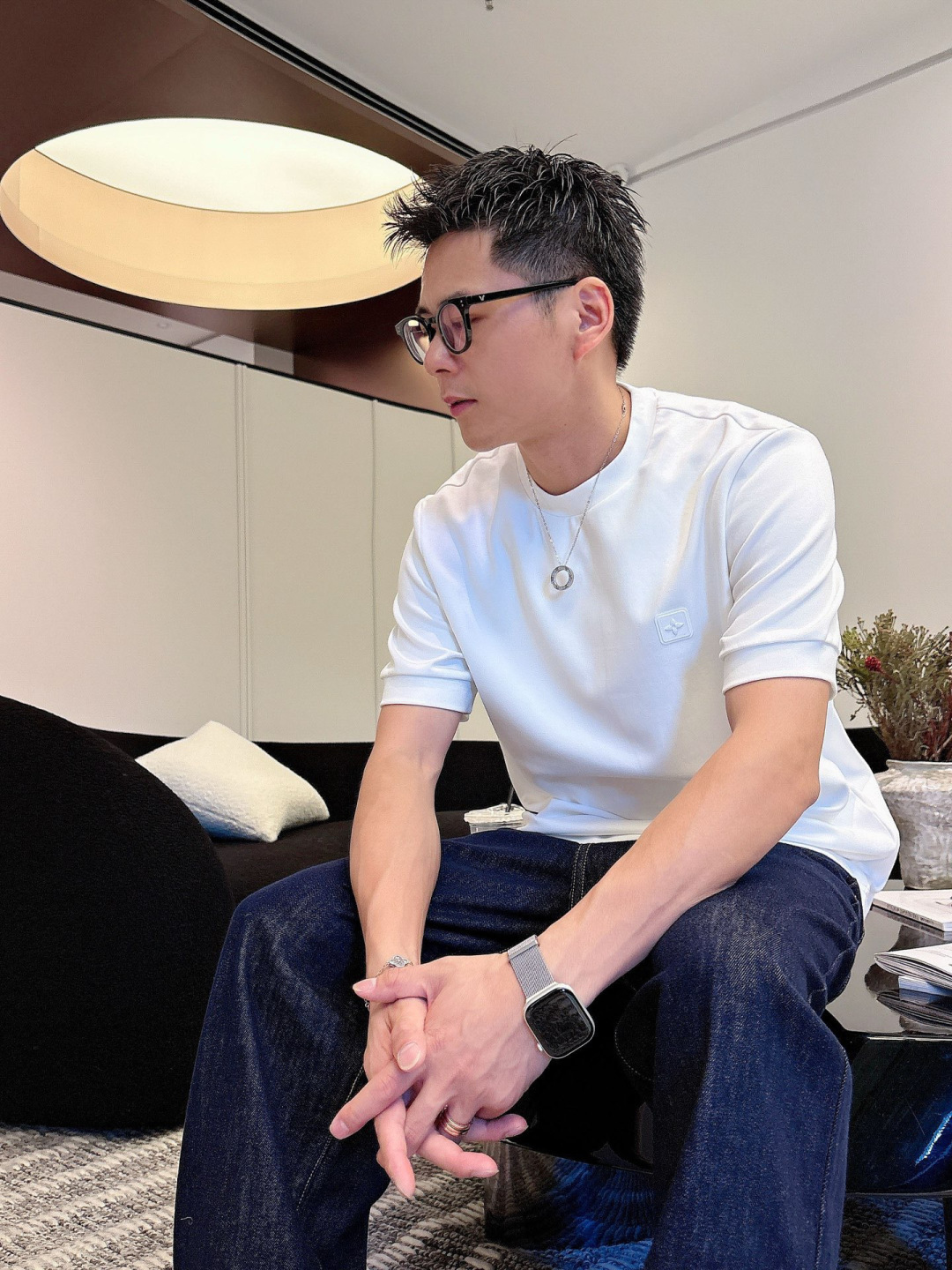 1.颜色：黑色 白色 铁灰2.常规短袖T M-5XL3.抗菌保暖棉。面料布面细腻，延展性强，光泽度好，手