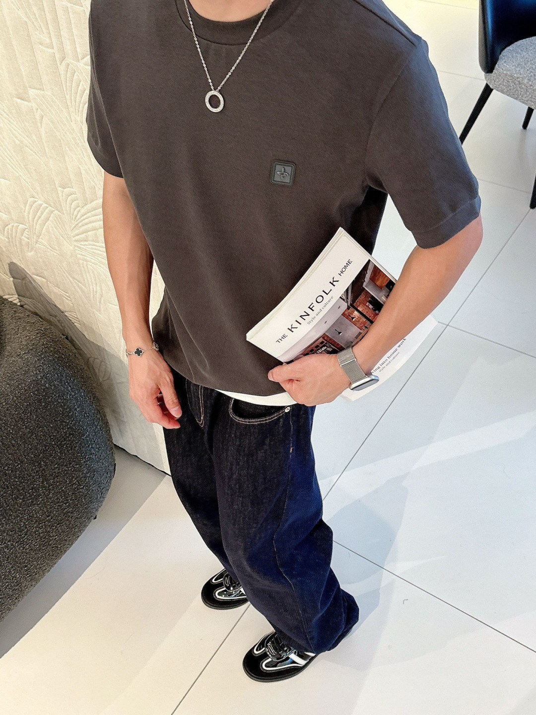 1.颜色：黑色 白色 铁灰2.常规短袖T M-5XL3.抗菌保暖棉。面料布面细腻，延展性强，光泽度好，手