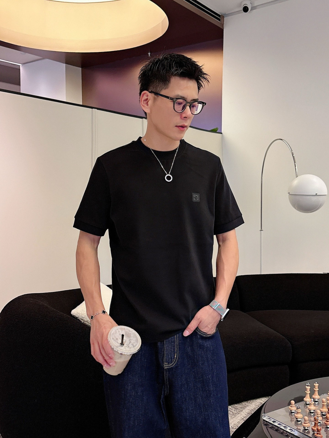 1.颜色：黑色 白色 铁灰2.常规短袖T M-5XL3.抗菌保暖棉。面料布面细腻，延展性强，光泽度好，手