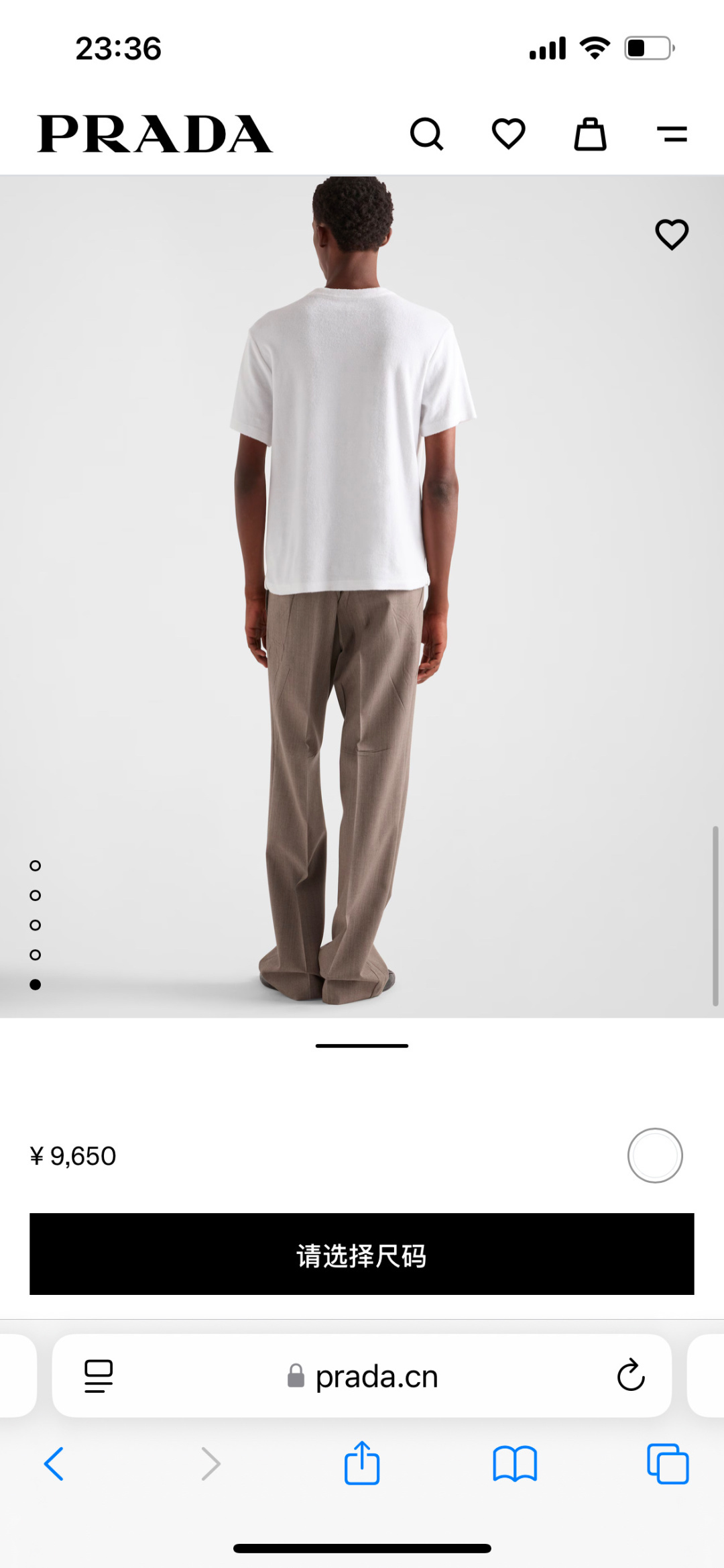 Prada.普拉达 25秋冬新品经典涂珐琅三角形金属徽标加厚面料短袖T恤，胸前饰有标志性特色三角标点缀，