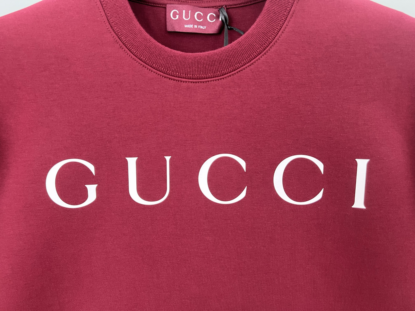 Gucci.古驰 25秋冬新品饰品牌字母GUCCI印花标识针织圆领卫衣，正面字母简约低调演绎品牌元素标识