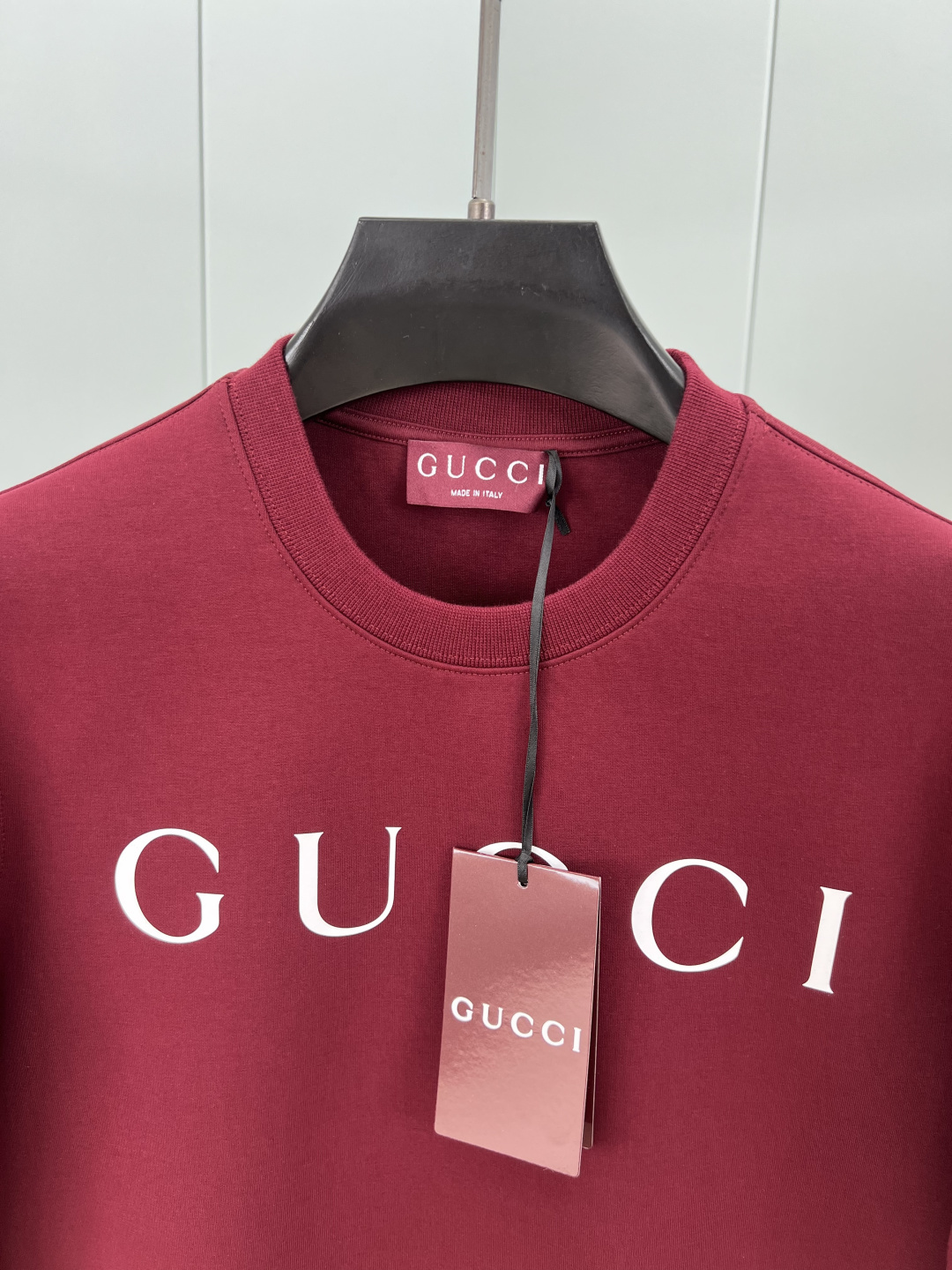 Gucci.古驰 25秋冬新品饰品牌字母GUCCI印花标识针织圆领卫衣，正面字母简约低调演绎品牌元素标识