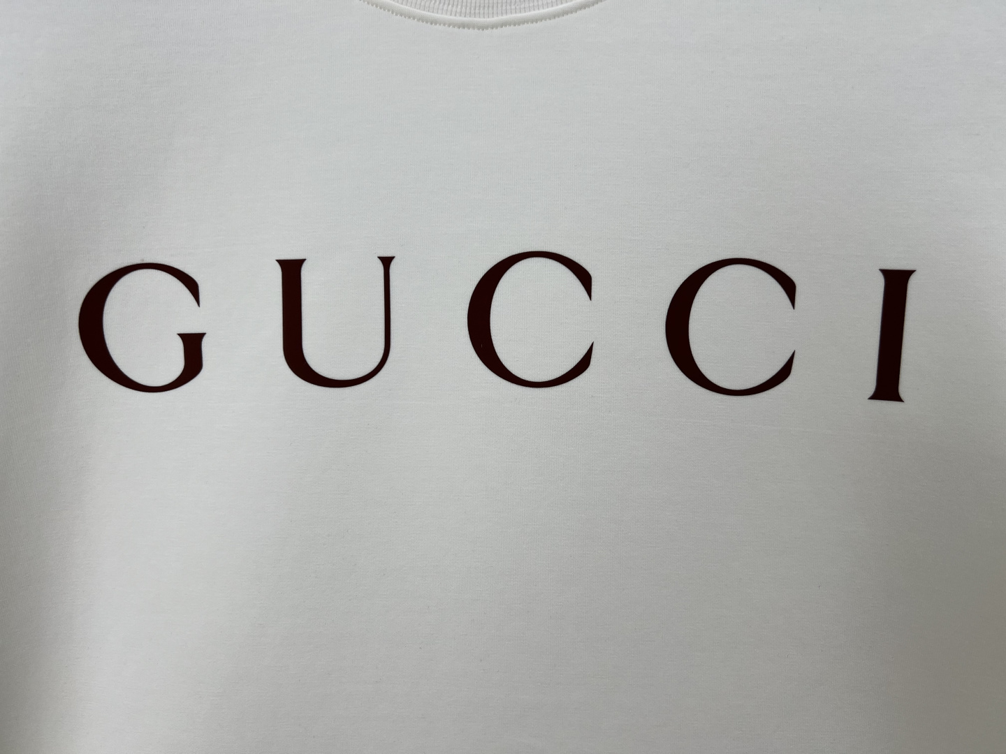 Gucci.古驰 25秋冬新品饰品牌字母GUCCI印花标识针织圆领卫衣，正面字母简约低调演绎品牌元素标识