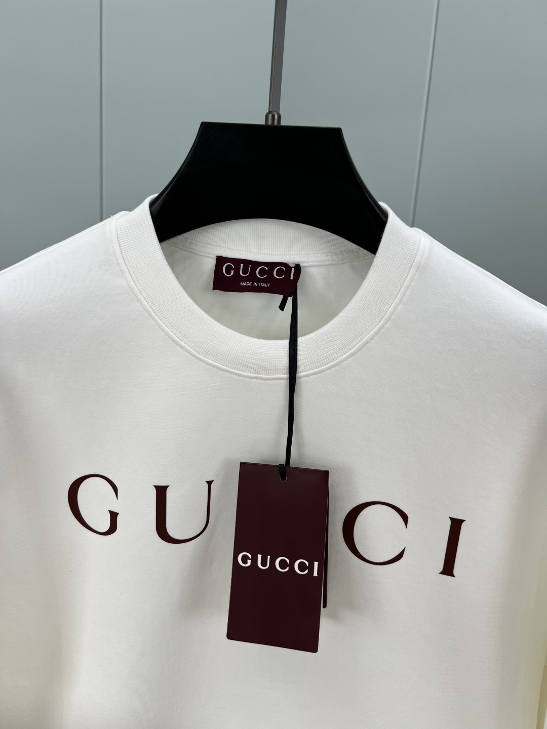 Gucci.古驰 25秋冬新品饰品牌字母GUCCI印花标识针织圆领卫衣，正面字母简约低调演绎品牌元素标识