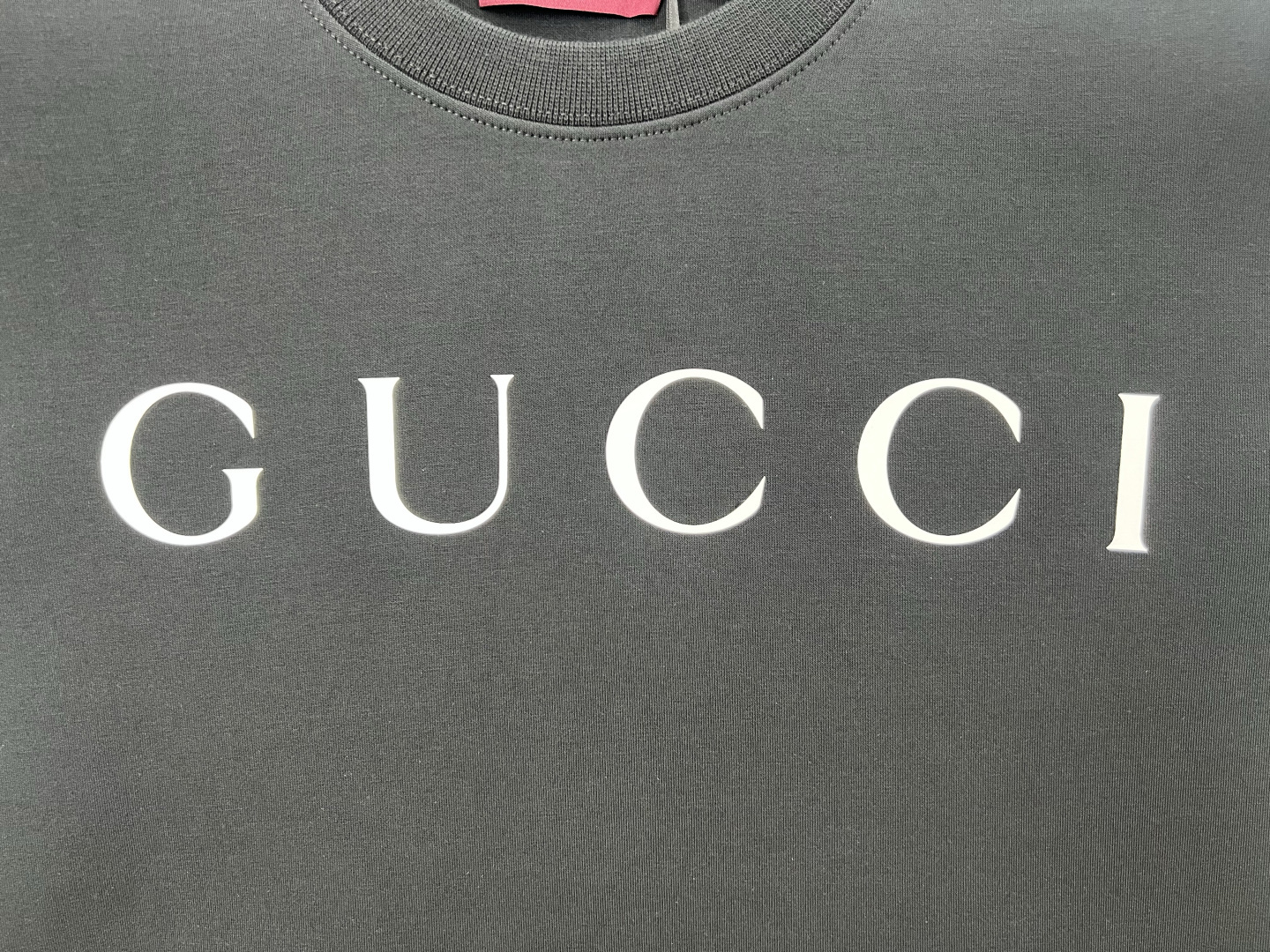 Gucci.古驰 25秋冬新品饰品牌字母GUCCI印花标识针织圆领卫衣，正面字母简约低调演绎品牌元素标识